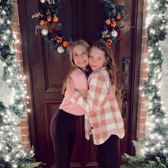 Meet your Posher, Addison - Picture 1 of 1